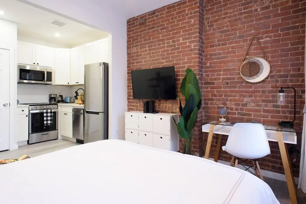 240-5 New Prime Location Studio W&D In Unit New York